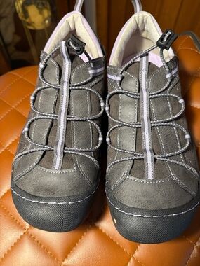 JBU Women's Gray Sneakers with Light Pink Lining